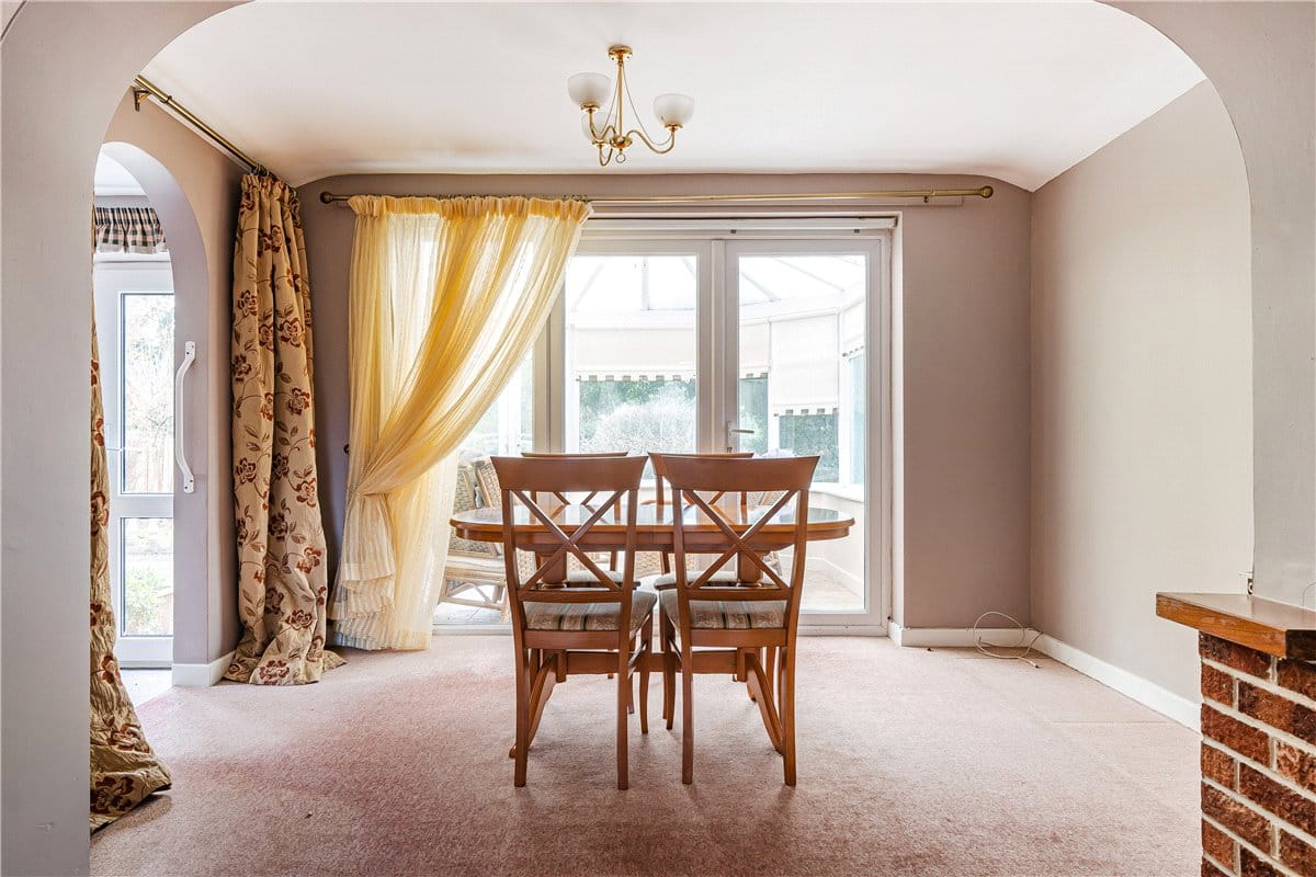 4 bedroom bungalow, High Street, Burbage SN83AR - Sold STC