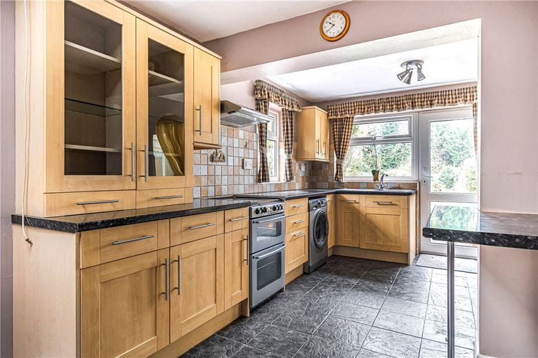 4 bedroom bungalow, High Street, Burbage SN83AR - Available