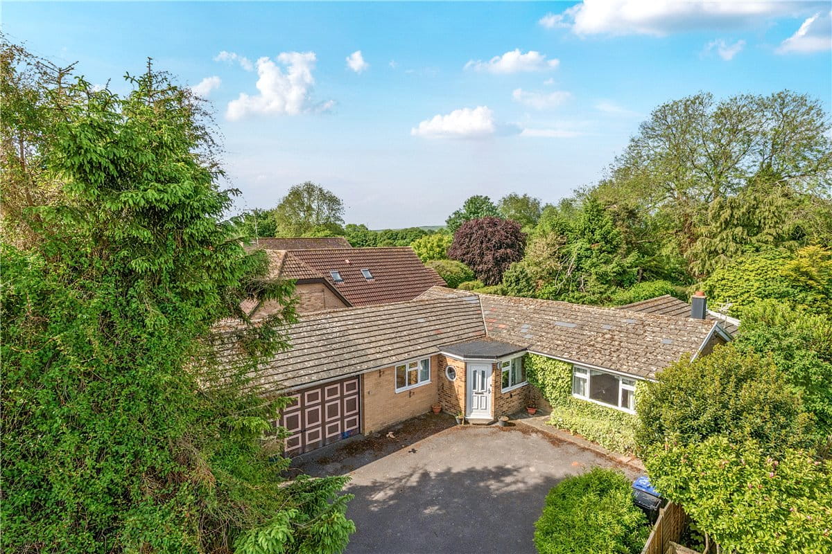 4 bedroom bungalow, High Street, Burbage SN83AR - Sold STC