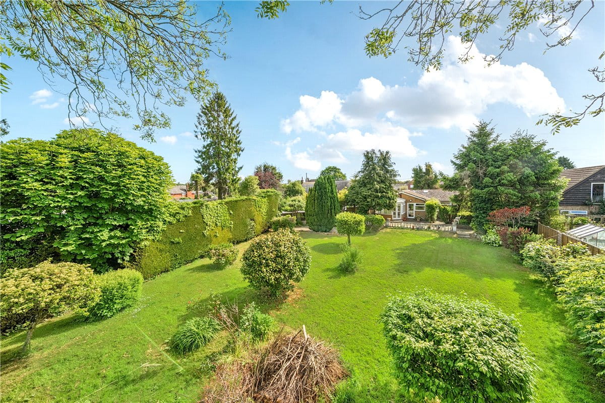 4 bedroom bungalow, High Street, Burbage SN83AR - Sold STC