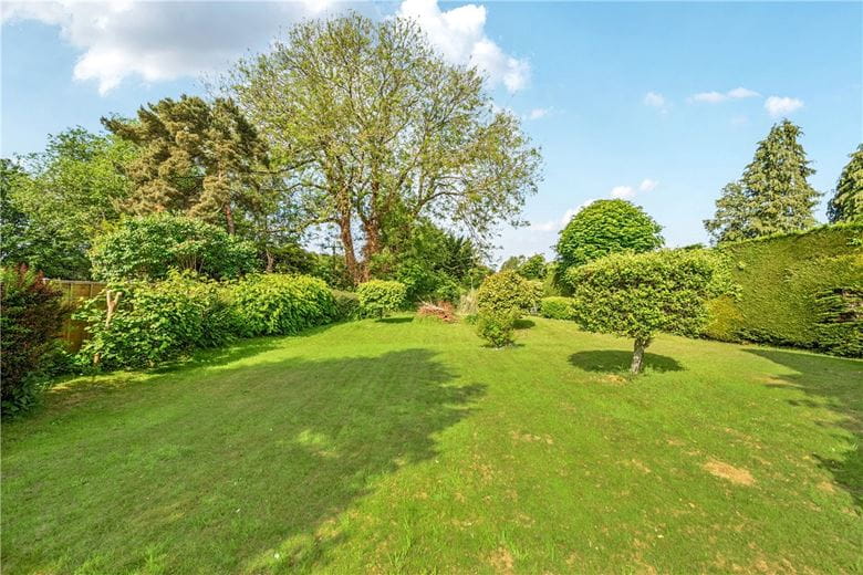 4 bedroom bungalow, High Street, Burbage SN83AR - Available