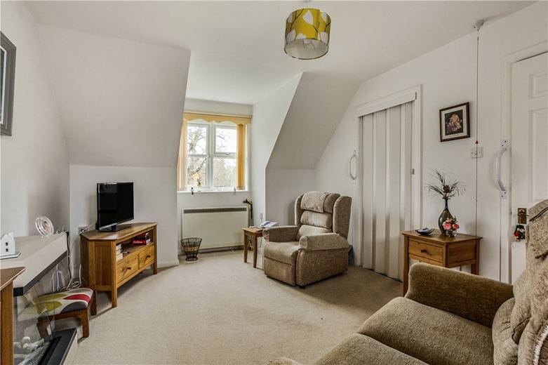 1 bedroom flat, River Park, Marlborough SN8 - Available