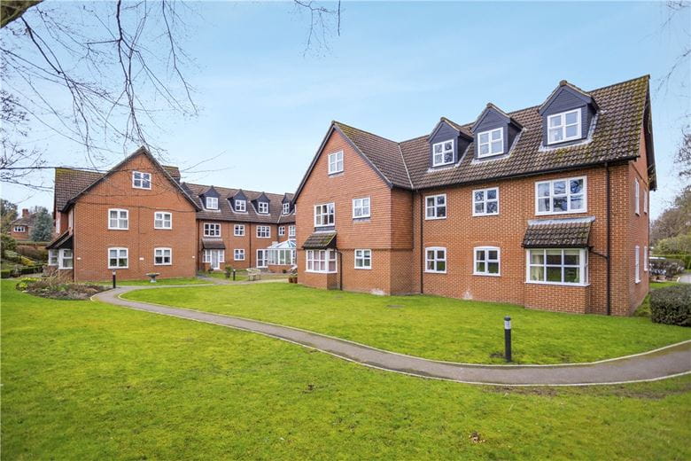 1 bedroom flat, River Park, Marlborough SN8 - Available