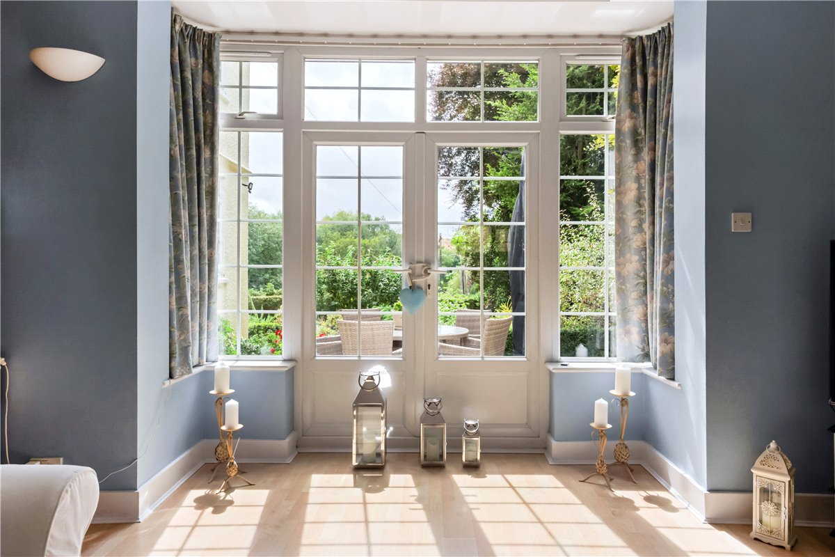 6 bedroom house, Bath Road, Marlborough SN8 - Available