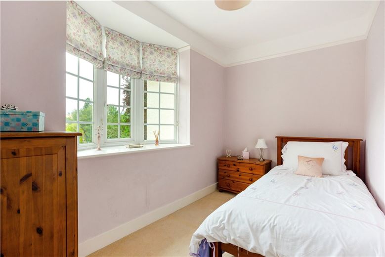 6 bedroom house, Bath Road, Marlborough SN8 - Available