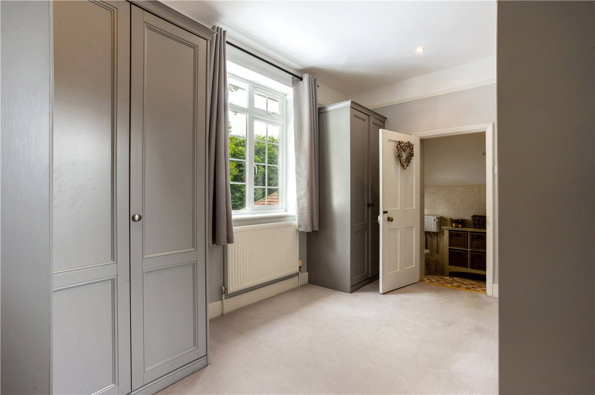 6 bedroom house, Bath Road, Marlborough SN8 - Available