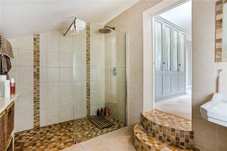 6 bedroom house, Bath Road, Marlborough SN8 - Available