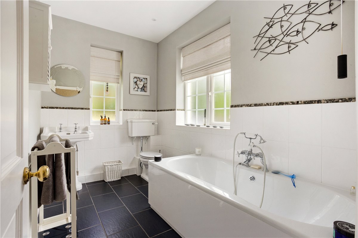 6 bedroom house, Bath Road, Marlborough SN8 - Available