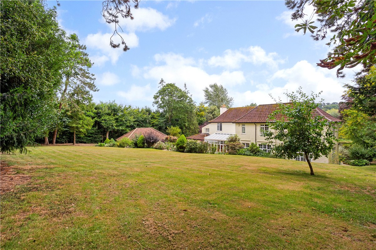 6 bedroom house, Bath Road, Marlborough SN8 - Available