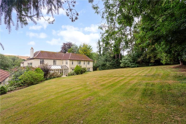 6 bedroom house, Bath Road, Marlborough SN8 - Available