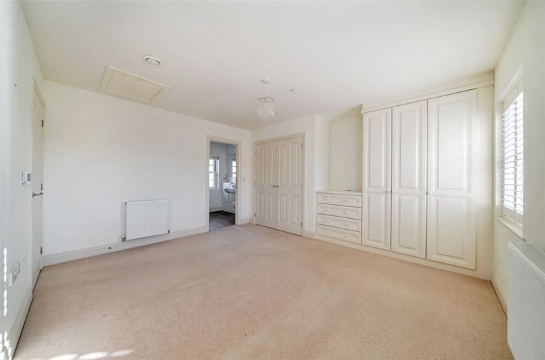 3 bedroom house, Clarendon Court, Marlborough SN8 - Available