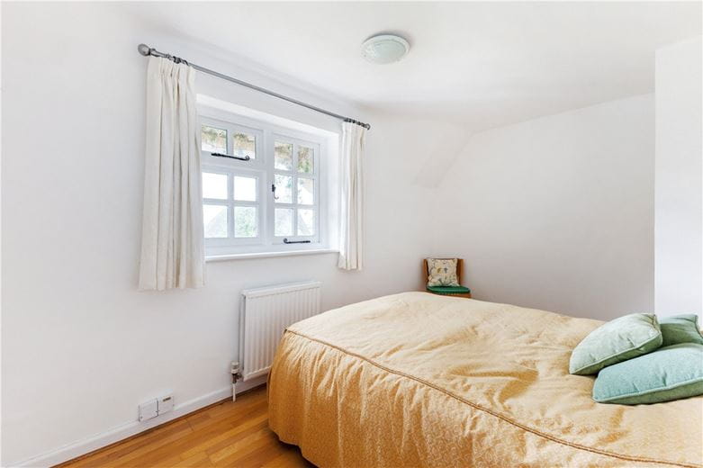 3 bedroom house, Hallam Cottages, Southend SN8 - Available