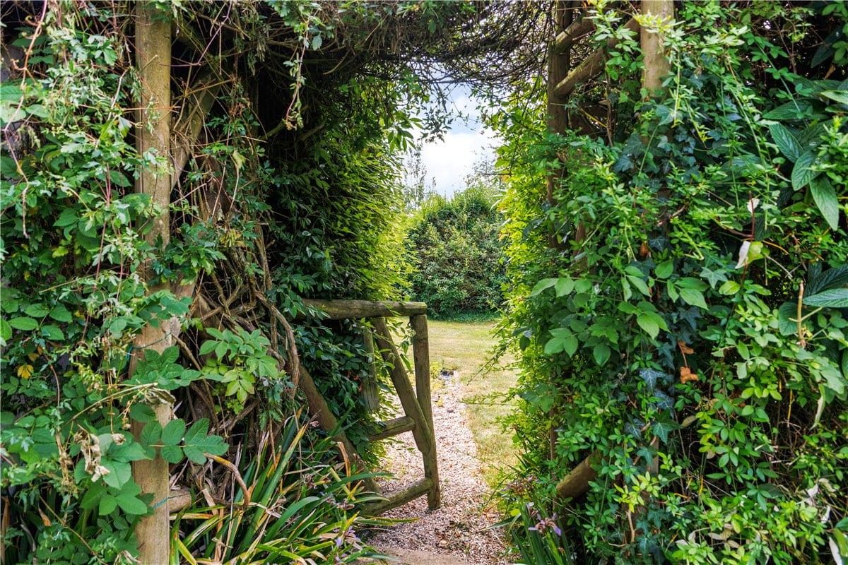 3 bedroom house, Hallam Cottages, Southend SN8 - Available