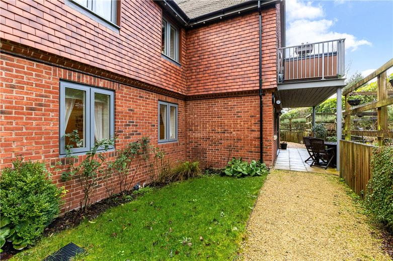 2 bedroom flat, Granham Close, Marlborough SN8 - Available