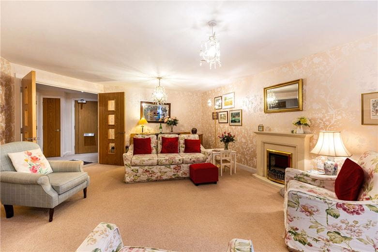 2 bedroom flat, Granham Close, Marlborough SN8 - Available