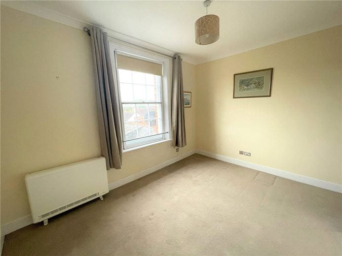 1 bedroom flat, High Street, Marlborough SN8 - Available