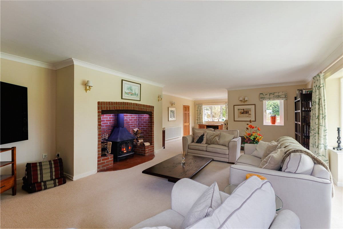 6 bedroom house, Broad Hinton, Swindon SN4 - Available