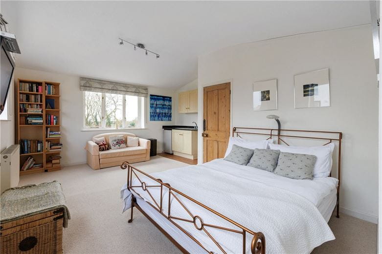 6 bedroom house, Broad Hinton, Swindon SN4 - Available