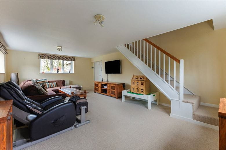 6 bedroom house, Broad Hinton, Swindon SN4 - Available