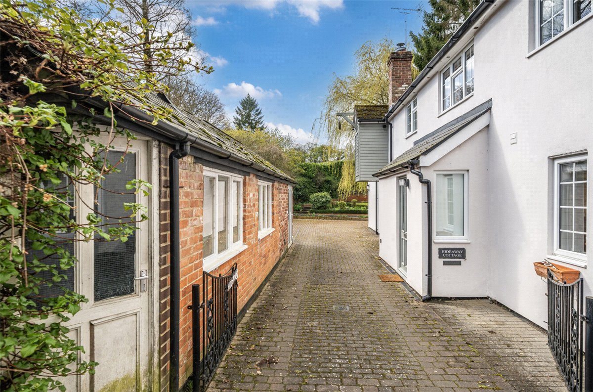3 bedroom cottage, Wilton, Marlborough SN8 - Available