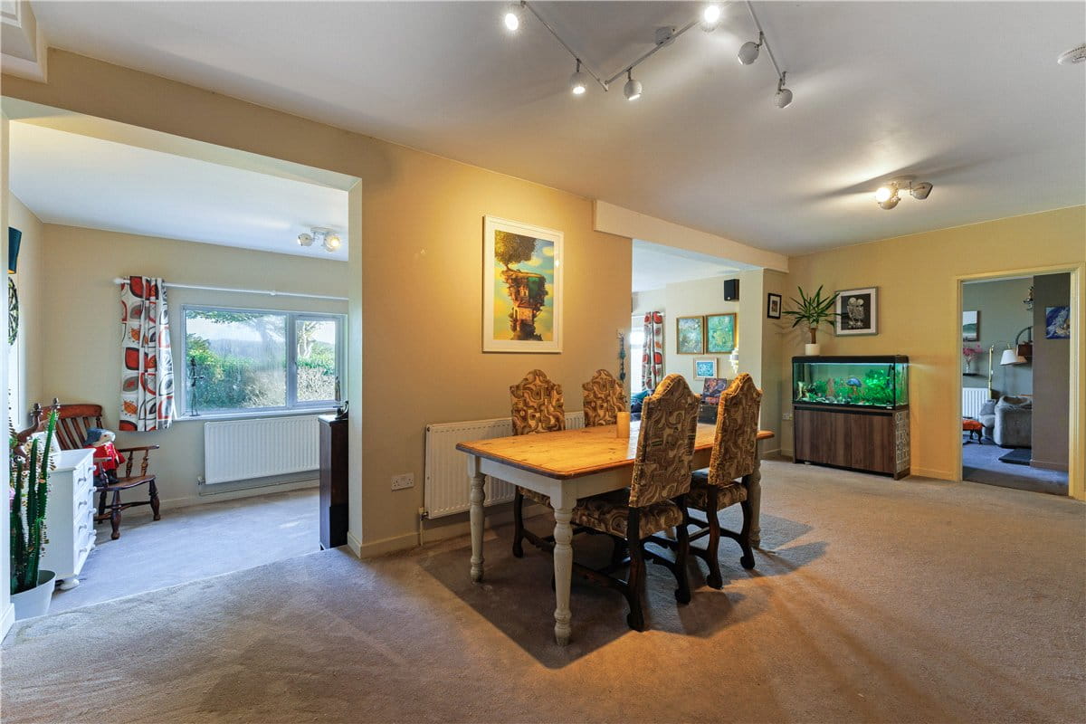 4 bedroom house, Pipers Piece, Herd Street SN8 - Available