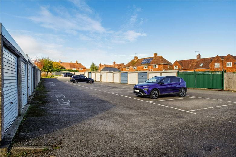 4 bedroom house, Pipers Piece, Herd Street SN8 - Available