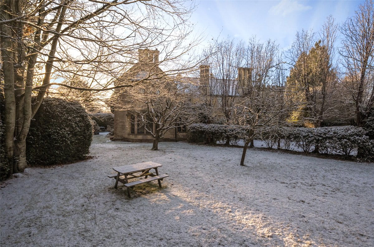 8 bedroom house, Castlefields, Calne SN11 - Available