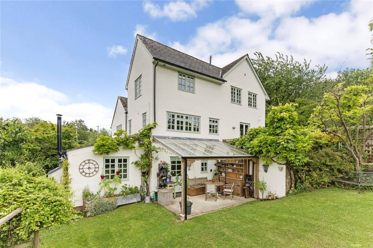 4 bedroom house, Church Walk, Bishopstone SN6 - Available