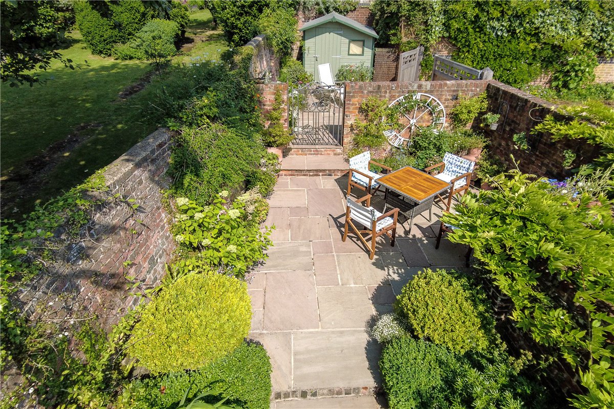 3 bedroom house, Neates Yard, Marlborough SN8 - Sold