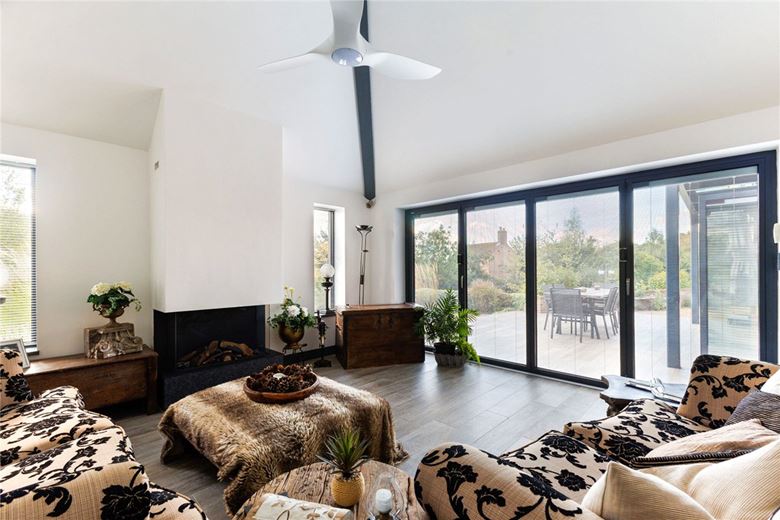 4 bedroom house, Honeystreet, Pewsey SN9 - Available