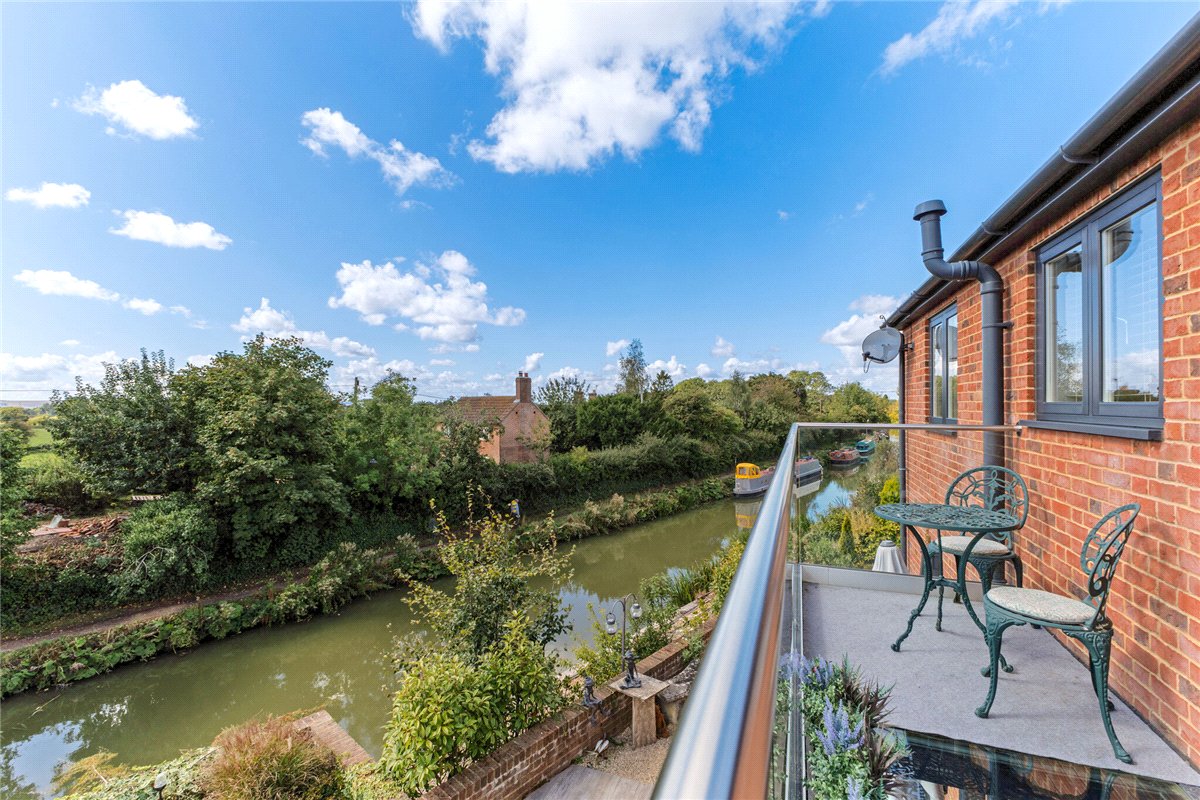 4 bedroom house, Honeystreet, Pewsey SN9 - Available