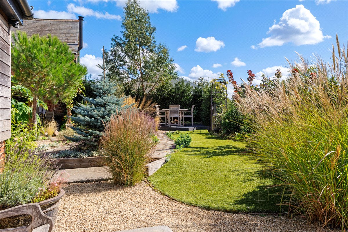 4 bedroom house, Honeystreet, Pewsey SN9 - Available