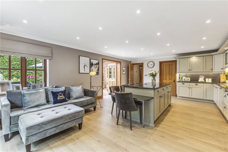 5 bedroom house, Netherstreet, Bromham SN15 - Available