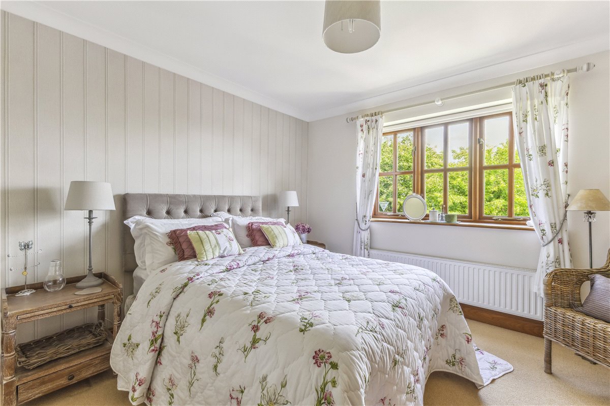 5 bedroom house, Netherstreet, Bromham SN15 - Available