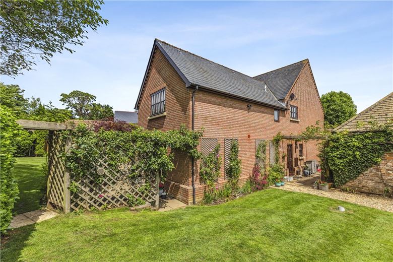 5 bedroom house, Netherstreet, Bromham SN15 - Available