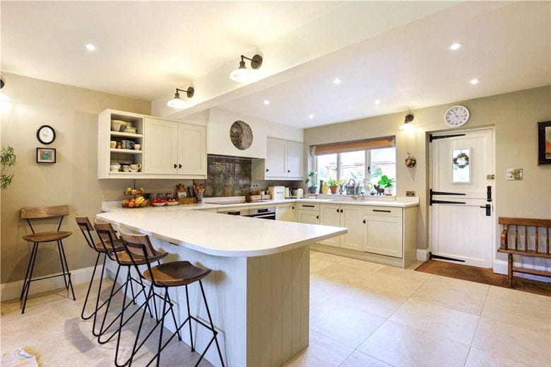 5 bedroom house, The Street, Marden SN10 - Available