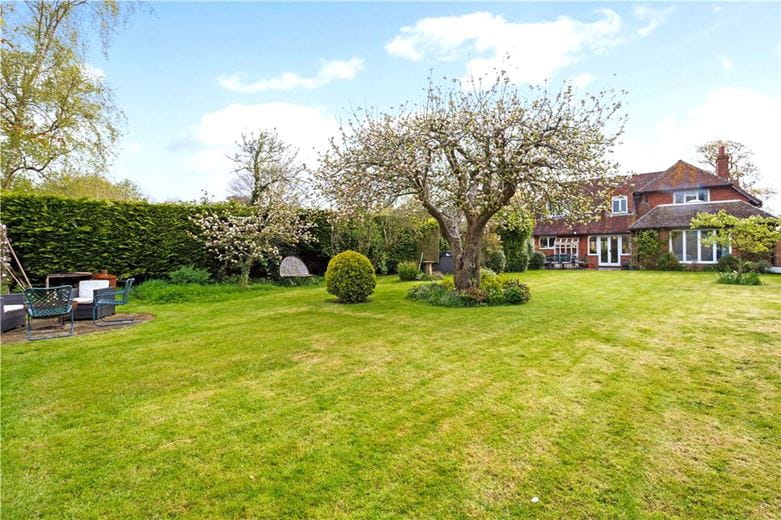 5 bedroom house, The Street, Marden SN10 - Available