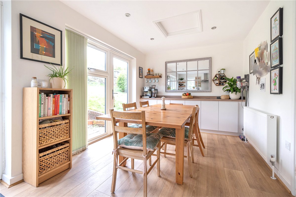 4 bedroom house, Ducks Meadow, Marlborough SN8 - Available