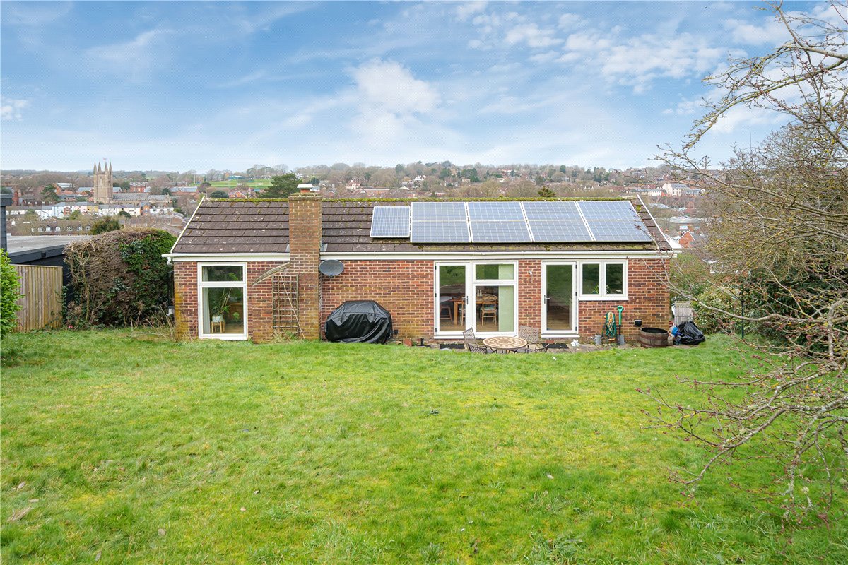 4 bedroom house, Ducks Meadow, Marlborough SN8 - Available