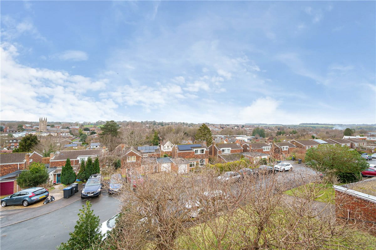 4 bedroom house, Ducks Meadow, Marlborough SN8 - Available