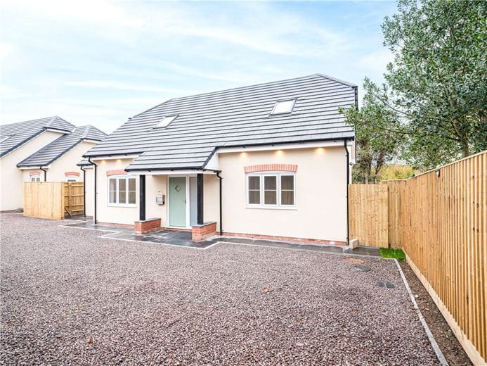 3 bedroom bungalow, Elcot Lane, Marlborough SN8 - Available