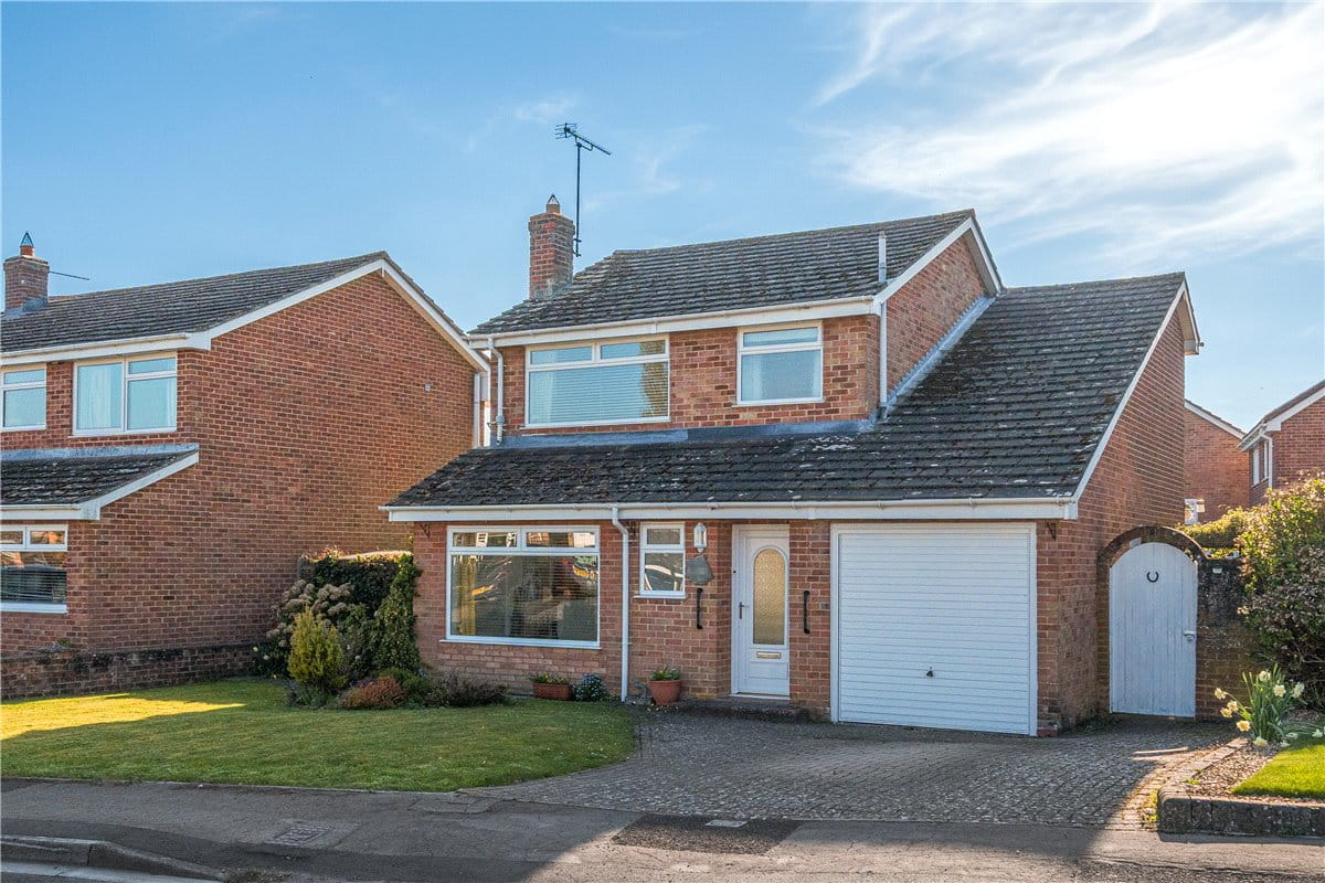 4 bedroom house, Ailesbury Way, Burbage SN8 - Available