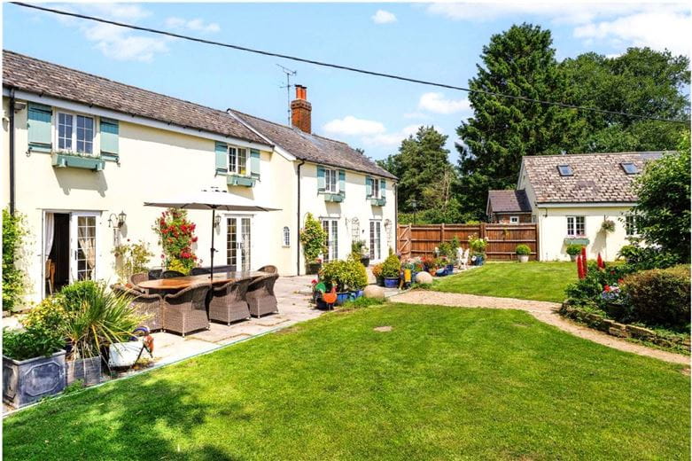 4 bedroom house, Pall Mall, Burbage SN8 - Available