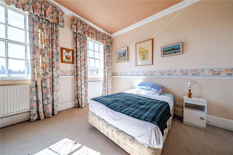 2 bedroom house, The Green, Marlborough SN8 - Available