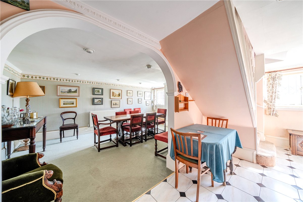 2 bedroom house, The Green, Marlborough SN8 - Available