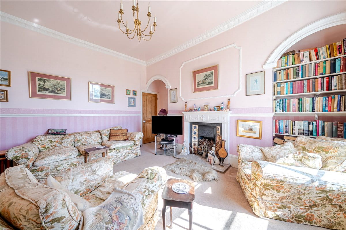 2 bedroom house, The Green, Marlborough SN8 - Available