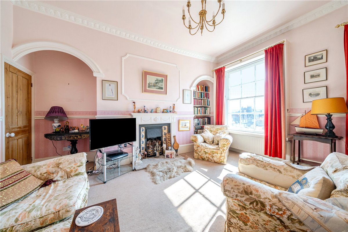 2 bedroom house, The Green, Marlborough SN8 - Available