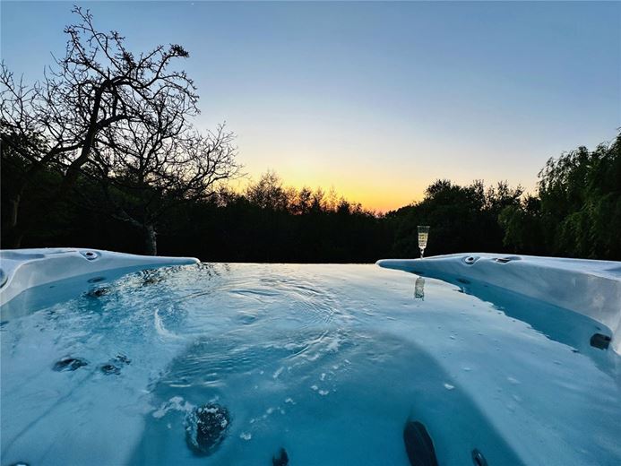 5 bedroom house, Studley Corner, Studley SN11 - Sold