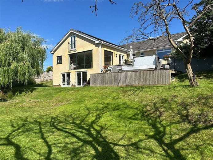 5 bedroom house, Studley Corner, Studley SN11 - Available