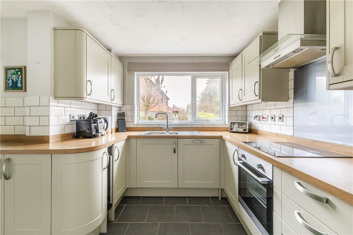 4 bedroom house, Davies Close, Marlborough SN8 - Available